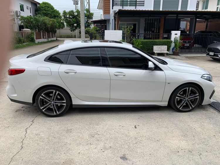 BMW Series 2 2021 220i Sedan เบนซิน ไม่ติดแก๊ส เกียร์อัตโนมัติ ขาว รูปที่ 4