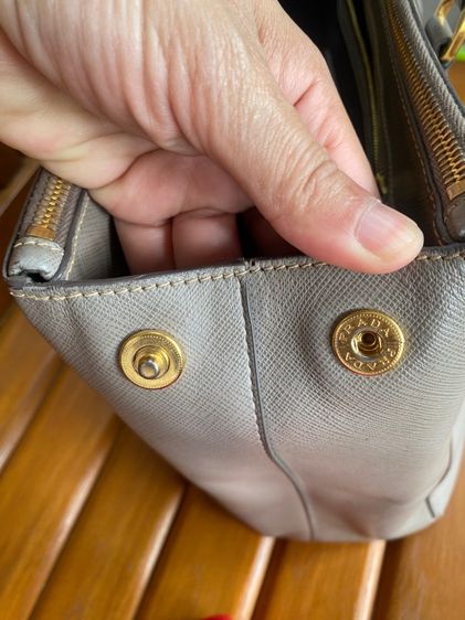 กระเป๋า prada รูปที่ 7