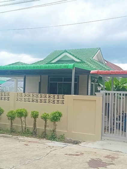 ไม่มี ขายบ้านมือสองพร้อมอยู่ ในหมู่บ้านภูชะโงกสวีทโฮม เป็นบ้านเดี่ยวชั้นเดียวเนื้อที่ 60 ตร.ว. 2 ห้องนอน 2 ห้องน้ำ 1 ห้องโถงรับแขก 1 มุมครัว จอดรถ รูปที่ 2