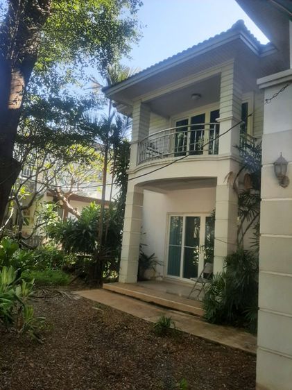 บ้านตึก2 ชั้นให้เช่าเนื้อที่96 ตรว.บรรยากาศบ้านสวน 