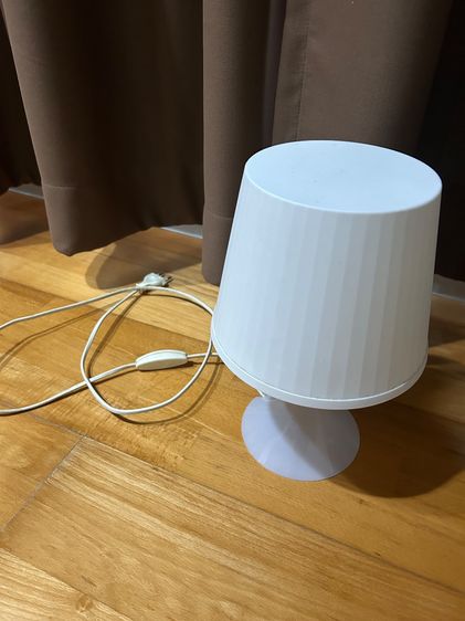 โคมไฟสีขาว