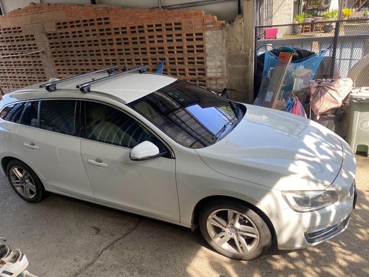 รถ Volvo V60 1.6 Drive สี ขาว