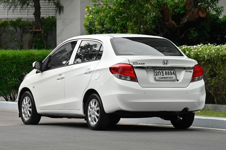 Honda Brio 2013 1.2 Amaze V Sedan เบนซิน ไม่ติดแก๊ส เกียร์อัตโนมัติ ขาว รูปที่ 3
