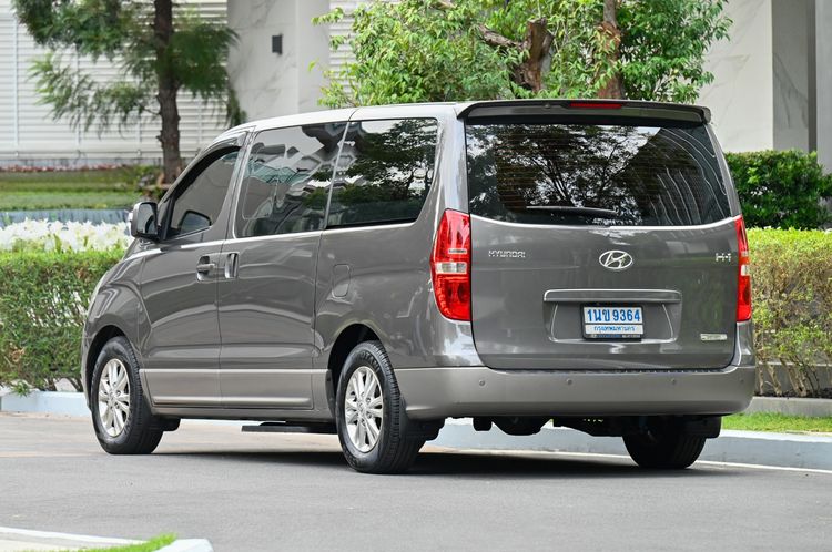 Hyundai H-1  2012 2.5 Deluxe Van ดีเซล ไม่ติดแก๊ส เกียร์อัตโนมัติ เทา รูปที่ 3