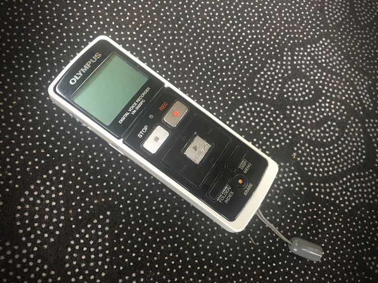 เครื่องบันทึกเสียงดิจิตอลของ Olympus สวยและ ใหม่  รูปที่ 4