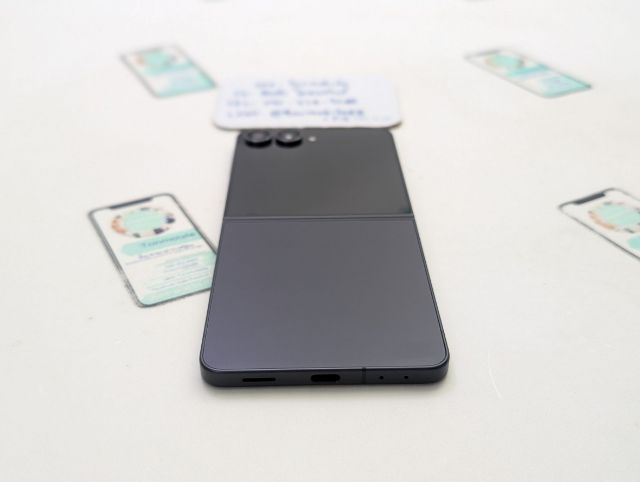 ขาย เทิร์น Samsung Galaxy Z Flip 7 สี Black 512 GB สภาพใหม่เอี่ยม ประกันยาว อุปกรณ์ครบยกกล่อง เพียง 21,990 บาท เท่านั้น ครับ รูปที่ 10