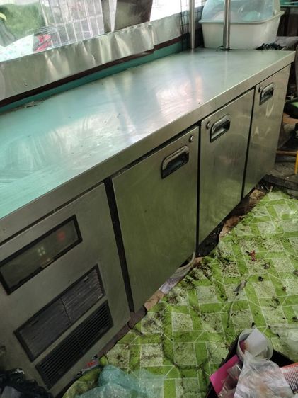 ตู้แช่เคาน์เตอร์สามประตูสแตนแล้วอย่างหนาใช้งานปกติสามารถตั้งเป็นเคาเตอร์ขายอาหารหรือเครื่องดื่มเข่นกาแฟราคา19,500านใจทักมา0989917409 รูปที่ 3