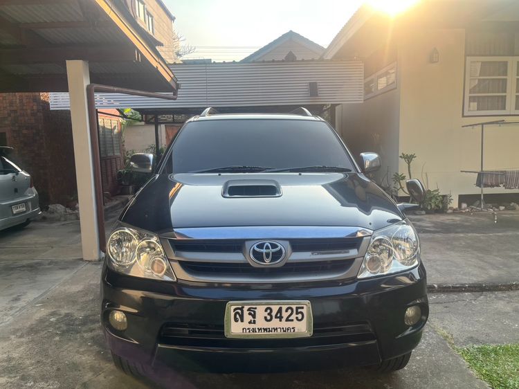 รถ Toyota Fortuner 3.0 V 4WD สี ดำ