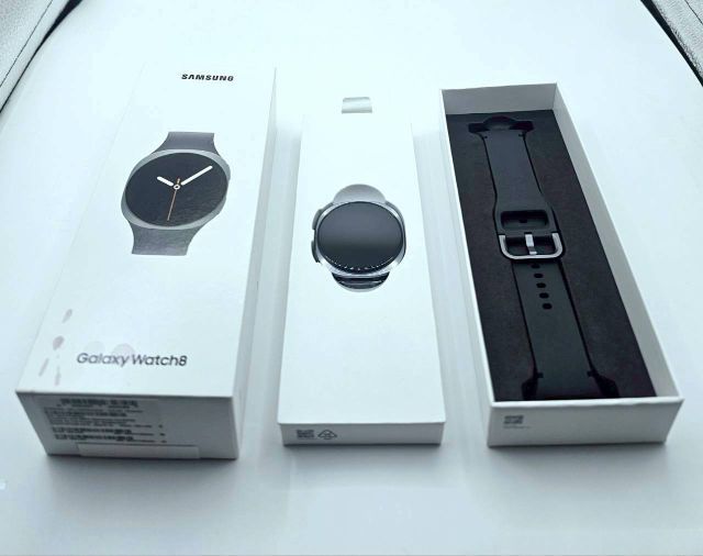 Galaxy watch8 จอ40มม. สีดำมีประกัน 
แถมสาย ซิลิโคนสีน้ำเงิน 1 เส้น 