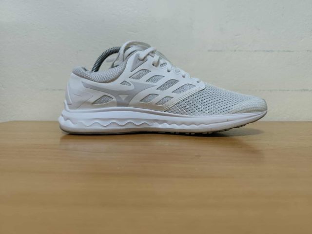 Mizuno ขาวล้วน 41.0 26.5 แท้ มือสอง รูปที่ 4