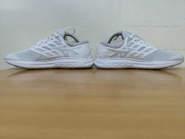 Mizuno ขาวล้วน 41.0 26.5 แท้ มือสอง รูปที่ 11