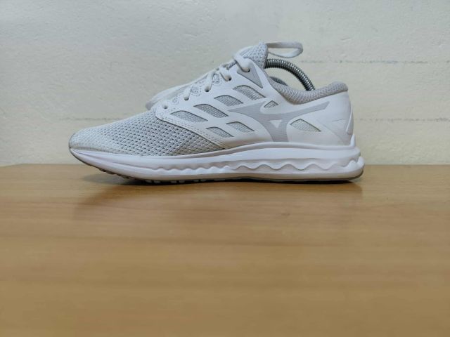 Mizuno ขาวล้วน 41.0 26.5 แท้ มือสอง รูปที่ 3