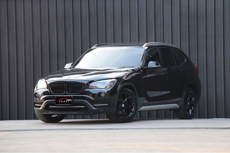 รถ BMW X1 2.0 sDrive20d xLine สี ดำ