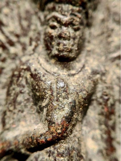 พระร่วงหลังรางปืน กรุวัดพระศรีรัตนมหาธาตุราชวรวิหาร  หรือกรุวัดพระปรางค์ สุโขทัย  พิมพ์ฐานสูงร่องตื้นหลังกาบหมาก  รูปที่ 4