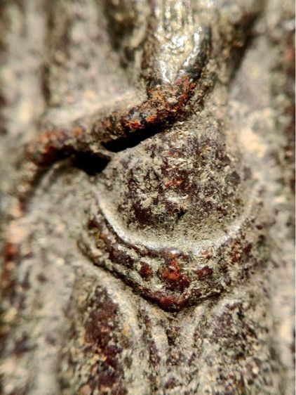 พระร่วงหลังรางปืน กรุวัดพระศรีรัตนมหาธาตุราชวรวิหาร  หรือกรุวัดพระปรางค์ สุโขทัย  พิมพ์ฐานสูงร่องตื้นหลังกาบหมาก  รูปที่ 5