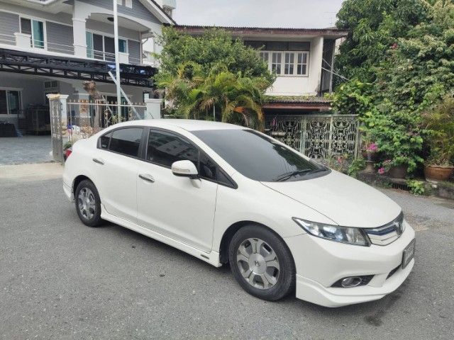 Honda Civic 2013 1.5 Hybrid Sedan เบนซิน ไม่ติดแก๊ส เกียร์อัตโนมัติ ขาว รูปที่ 2