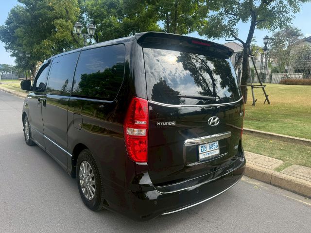 Hyundai H-1  2017 2.5 Elite Utility-car ดีเซล ไม่ติดแก๊ส เกียร์อัตโนมัติ ดำ รูปที่ 3