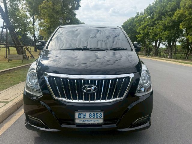 Hyundai H-1  2017 2.5 Elite Utility-car ดีเซล ไม่ติดแก๊ส เกียร์อัตโนมัติ ดำ รูปที่ 2