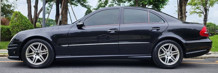 Mercedes-Benz E-Class 2004 E220 CDI Sedan ดีเซล เกียร์อัตโนมัติ ดำ รูปที่ 2