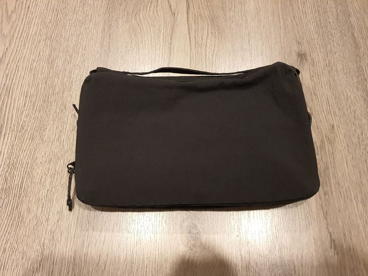 กระเป๋าสะพาย Topologie สีดำ ใส่ขวดน้ำได้ รูปที่ 2