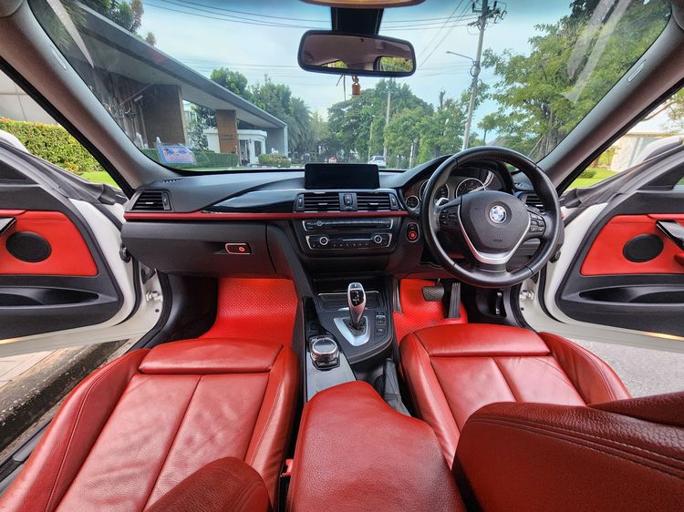 BMW Series 3 2014 320d Sedan ดีเซล เกียร์อัตโนมัติ ขาว รูปที่ 4