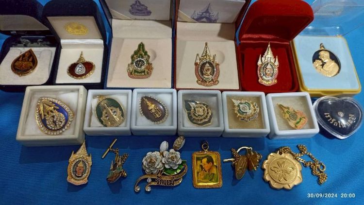 เข็มกลัดที่ระลึกรัชกาลที่ 9 และพระราชินีนาถ