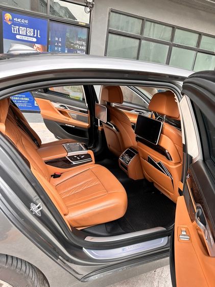 BMW Series 7 2017 740Li Sedan เบนซิน ไม่ติดแก๊ส เกียร์อัตโนมัติ เทา รูปที่ 3