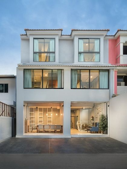 ขายอาคารพาณิชย์ทำเลทองนิมมาน 3 ชั้น 2 คูหา ที่ดิน 40 ตรว. มีที่จอดด้านหน้า 3 คัน ถ.นิมมานซอย 17