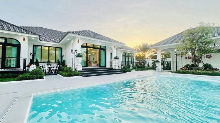 ตกแต่งครบ พูลวิลล่าModern luxury 216 ตรว ซพรประภานิมิตร34 ซสยามคันทรี่คลับ ต.หนองปรือ อ.บางละมุง จ.ชลบุรี