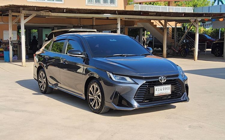 Toyota Yaris ATIV 2023 1.2 Premium Luxury Sedan เบนซิน ไม่ติดแก๊ส เกียร์อัตโนมัติ เทา รูปที่ 3