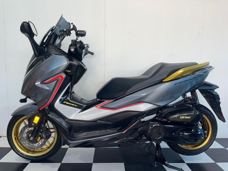 Forza 300 ABS.Gen2 ชิลด์ไฟฟ้า ไล่ข้างแล้ว แต่งคาร์บอนรอบคัน รูปที่ 3