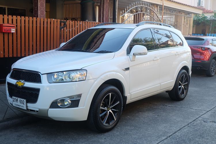 Chevrolet Captiva 2013 2.4 LSX Utility-car เบนซิน LPG เกียร์อัตโนมัติ ขาว รูปที่ 2