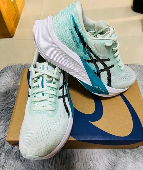 ผู้หญิง อื่นๆ รองเท้าวิ่ง ASICS MagicSpeed