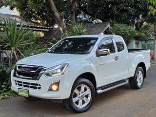 รถบ้านมือเดียวตั้งแต่ป้ายแดงเทิร์นออกรถใหม่ป้ายแดง เช็คศูนย์ Isuzu ตลอดด้วยนะ d-max เครื่อง 1900 ตัวท็อปสุด เกียร์ออโต้ 6 สปีด