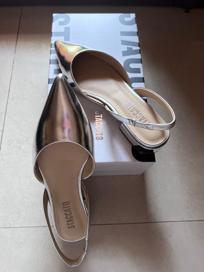 รองเท้าหัวแหลม staccato