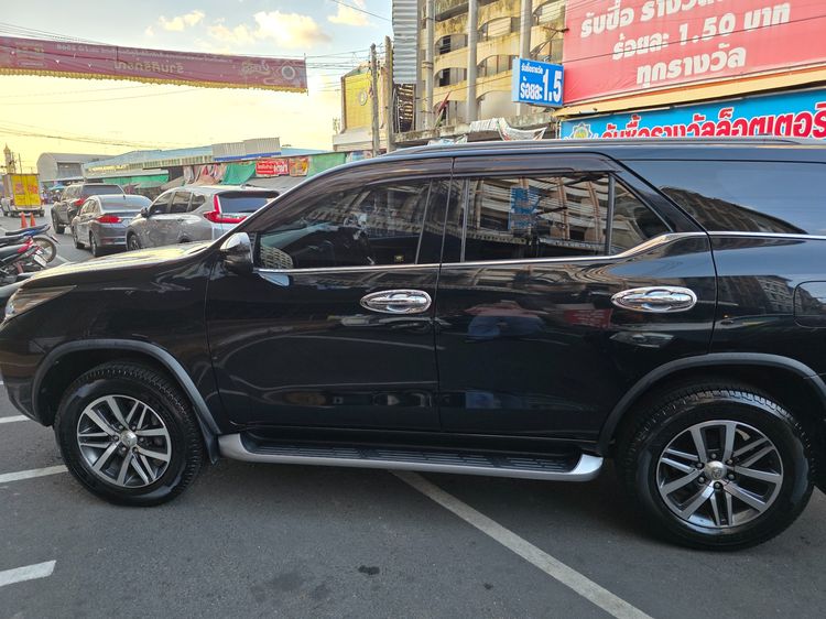 Toyota Fortuner 2019 2.4 V 4WD Utility-car ดีเซล ไม่ติดแก๊ส เกียร์อัตโนมัติ ดำ รูปที่ 4