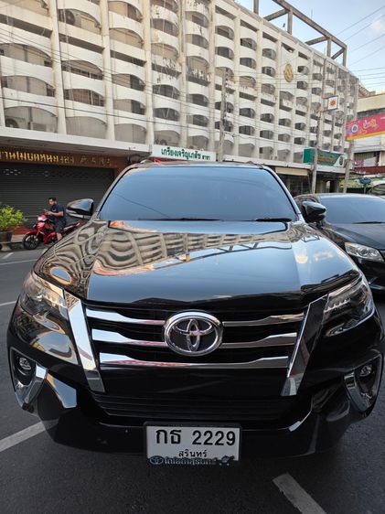 รถ Toyota Fortuner 2.4 V 4WD สี ดำ