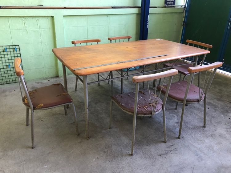 โต๊ะทานข้าวใหญ่