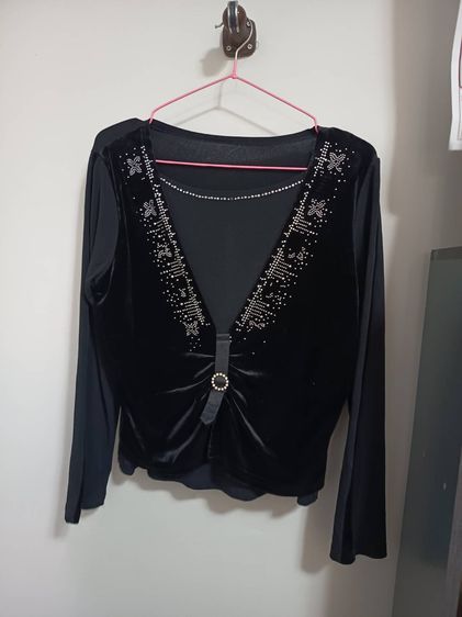 เสื้อแขนยาวสีดำผ้า