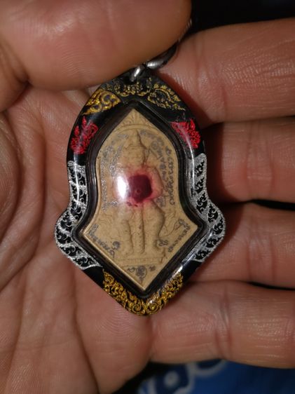 ท้าวเวชสุวรรณวัดจุฬามณี เนื้อผงปี45 รุ่นเเรก มีรอยจาร เจิมเเดง