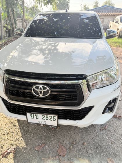 รถ Toyota Hilux Revo 2.4 G สี ขาว