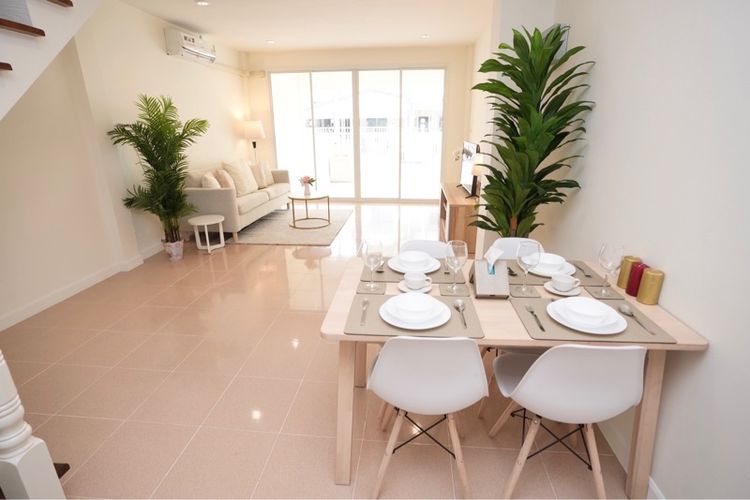 ตกแต่งครบ ทาวน์เฮ้าส์ 2 ชั้น ใกล้รถไฟฟ้าลาดพร้าว101 3 ห้องนอน 2 ห้องน้ำ แอร์ 2, เฟอร์นิเจอร์  พร้อมอยู่ รูปที่ 4