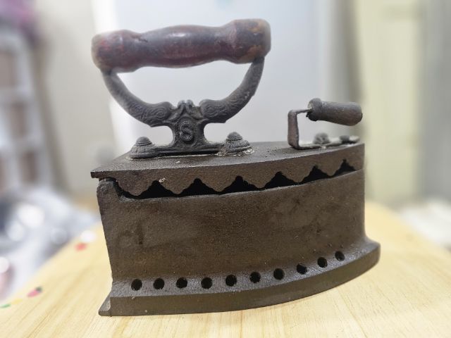 เตารีดโบราณของหานากไว้สะสม