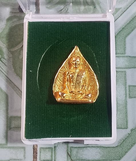 เหรียญหล่อใบโพธิ์เจ้าคุณนรฯ เนื้อทองคำ