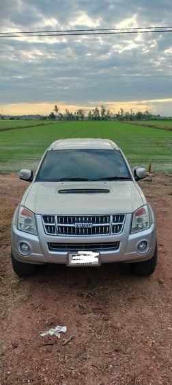 รถ Isuzu MU-7 3.0 สี บรอนซ์ทอง