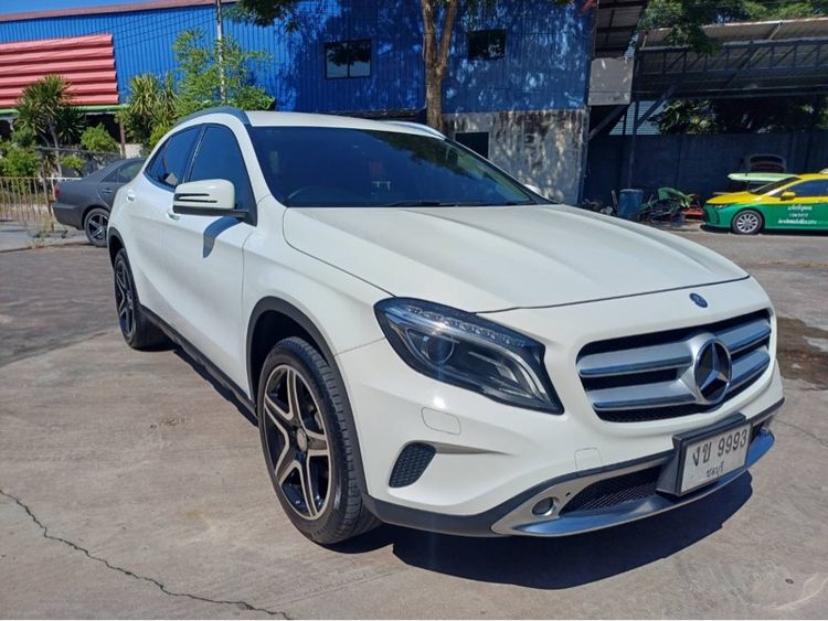 รถ Mercedes-Benz GLA-Class GLA200 สี ขาว