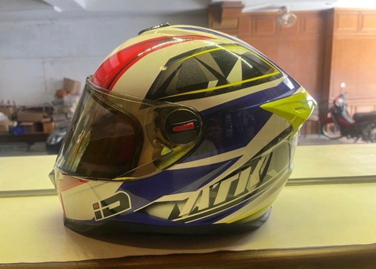 หมวกกันน็อก