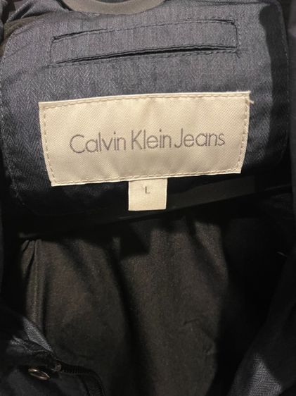 Calvin Klein Jeans เสื้อกันหนาวขนเป็ดแท้ สีเทาเข้ม ไซส์ L สภาพดีมาก รูปที่ 4