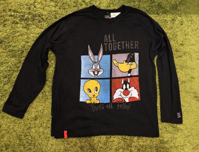 Looney Tunes x Virgin Atlantic Sweater  Size M 285 THB (Flash Delivery Included)  รูปที่ 2