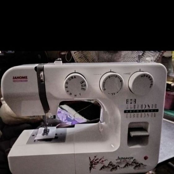  ขายจักรเย็บผ้าแบบหิ้วได้มือ 1 ราคาถูก ยี่ห้อ จาโนเม่ รูปที่ 2